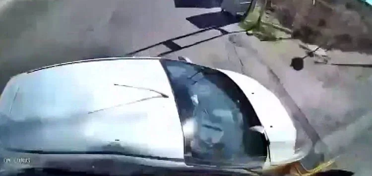 Sultanbeyli'de İETT otobüsü ile otomobil çarpıştı, 4 yaralı