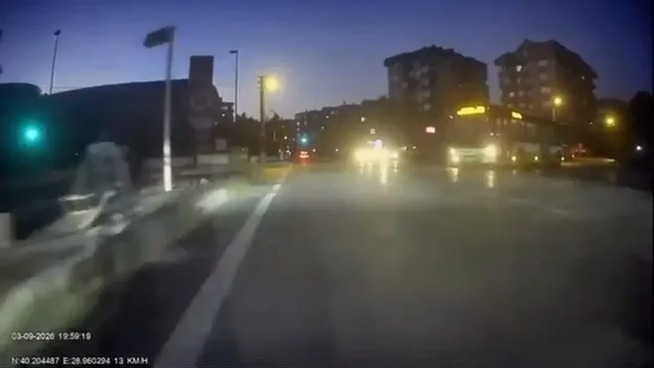 Bursa'da kırmızı ışıkta geçen otobüs şoföründen skandal yanıt