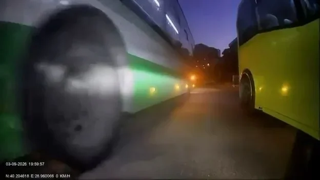 Bursa'da kırmızı ışıkta geçen otobüs şoföründen skandal yanıt