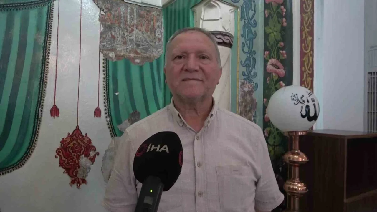 Tuz Pazarı Camii'nde sıva döküldü, 550 yıllık tarih ortaya çıktı
