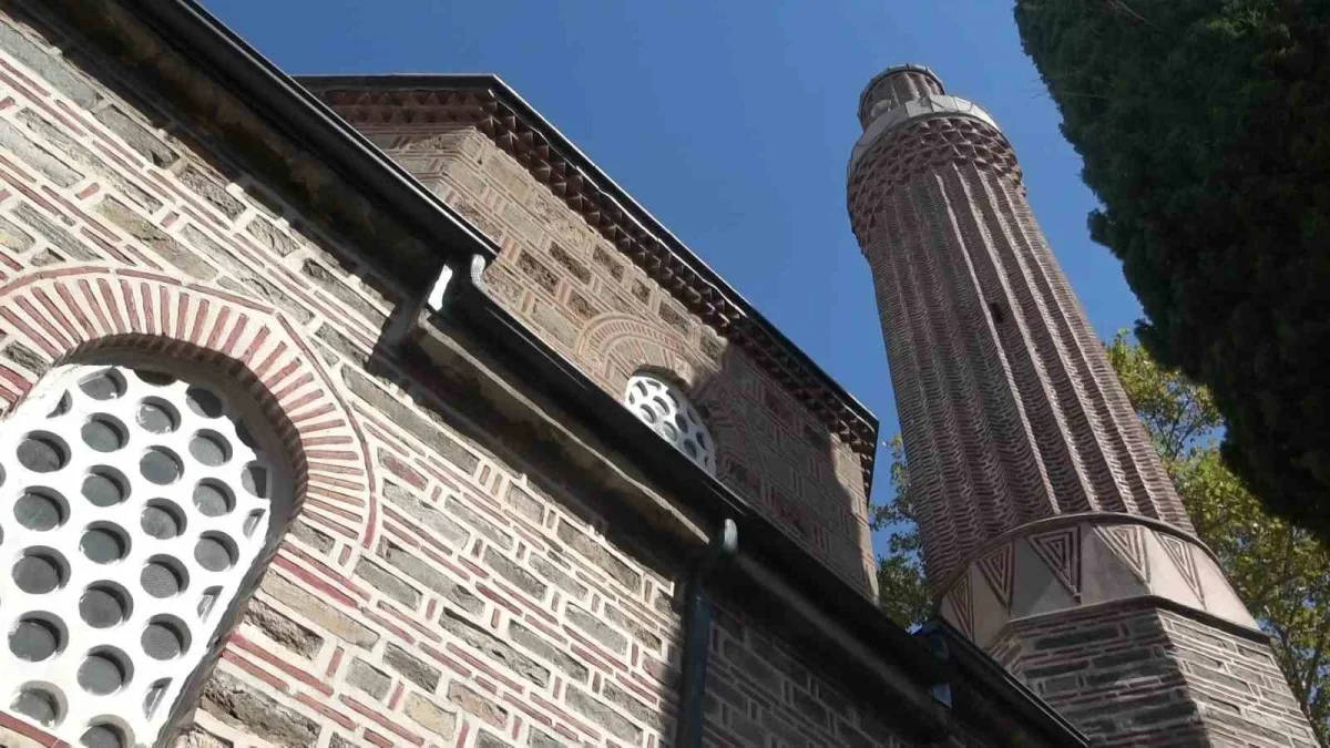 Tuz Pazarı Camii'nde sıva döküldü, 550 yıllık tarih ortaya çıktı