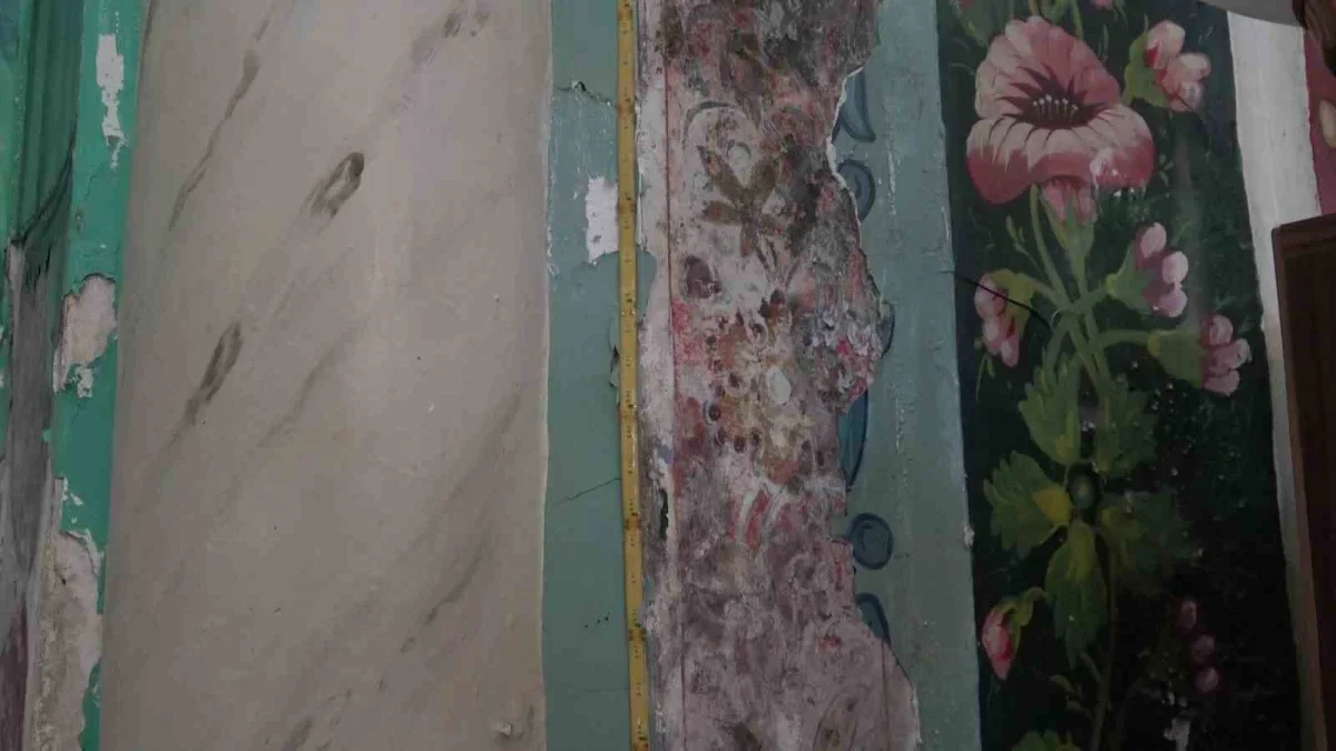 Tuz Pazarı Camii'nde sıva döküldü, 550 yıllık tarih ortaya çıktı