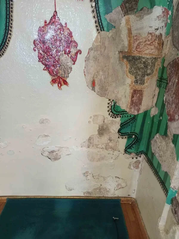 Tuz Pazarı Camii'nde sıva döküldü, 550 yıllık tarih ortaya çıktı