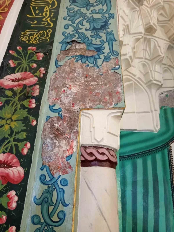 Tuz Pazarı Camii'nde sıva döküldü, 550 yıllık tarih ortaya çıktı