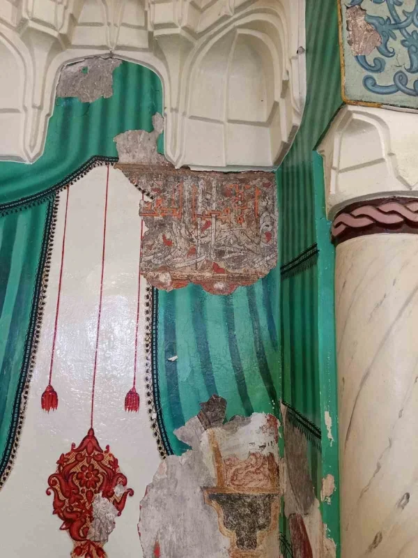 Tuz Pazarı Camii'nde sıva döküldü, 550 yıllık tarih ortaya çıktı