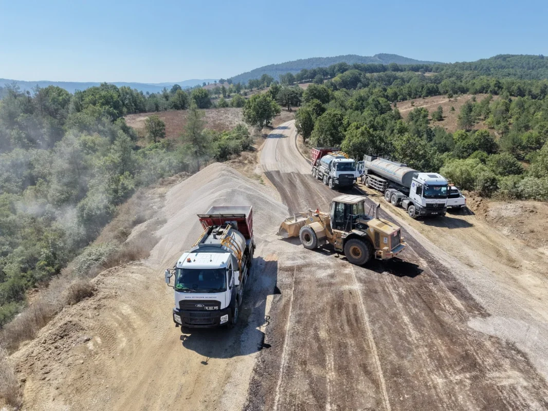 Bursa'da 4 ilçede 32,5 kilometrelik yol yenileme başladı