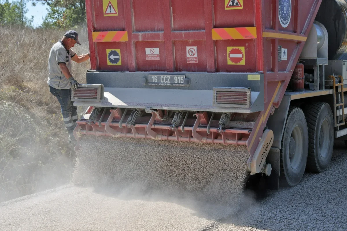 Bursa'da 4 ilçede 32,5 kilometrelik yol yenileme başladı