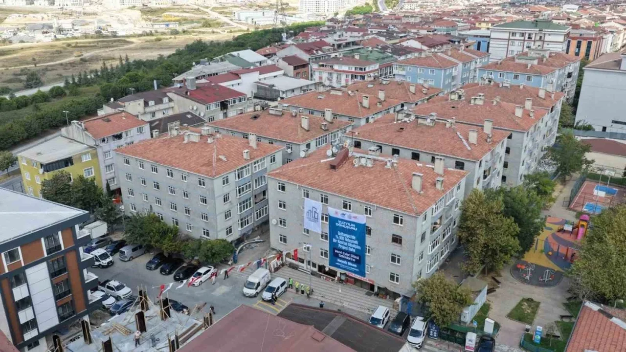 Sultangazi'de kentsel dönüşüm: Mavi Evler Sitesi yenileniyor