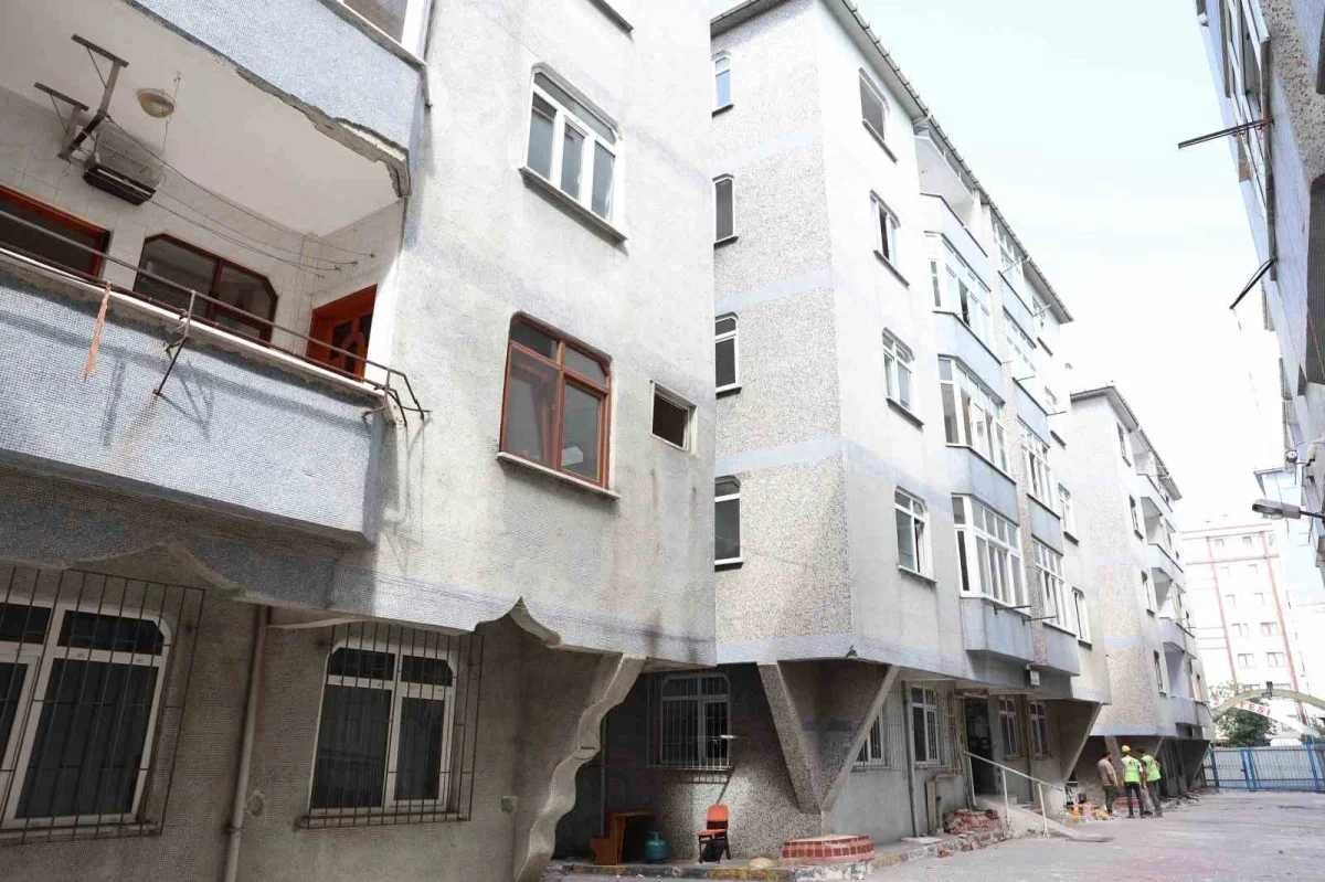 Sultangazi'de kentsel dönüşüm: Mavi Evler Sitesi yenileniyor