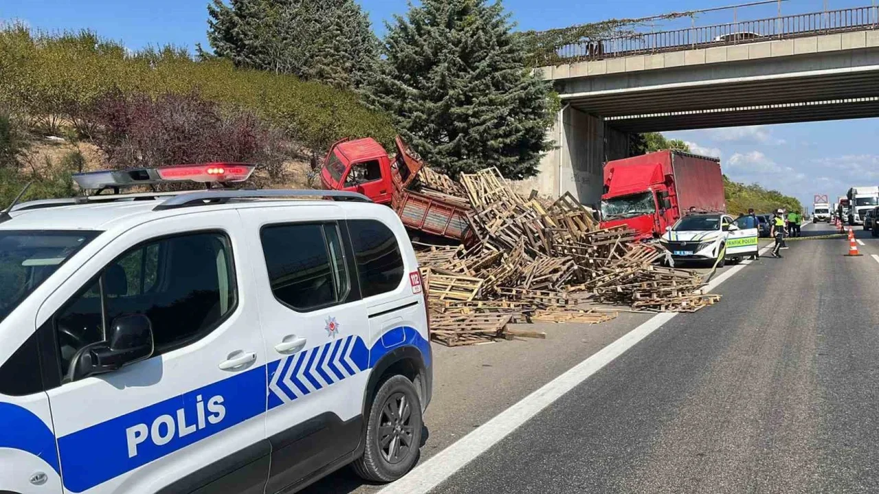 Bursa otoyolunda feci kaza: Emniyet şeridinde can verdi