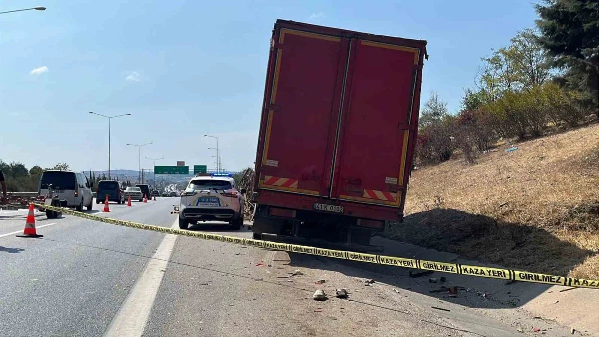 Bursa otoyolunda feci kaza: Emniyet şeridinde can verdi