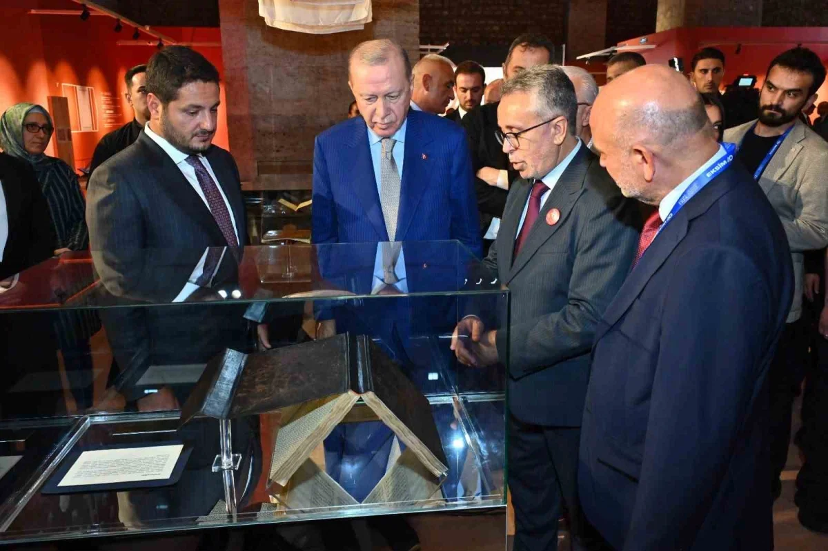 Kitaba Vefa Sergisi Erdoğan'ın katılımıyla İstanbul'da açıldı