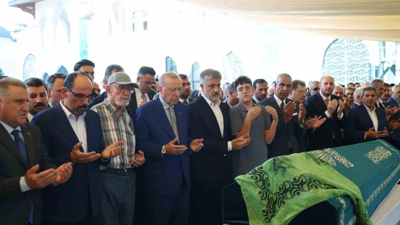 Erdoğan, Abdülkadir Emin Önen'in kızının cenazesine katıldı