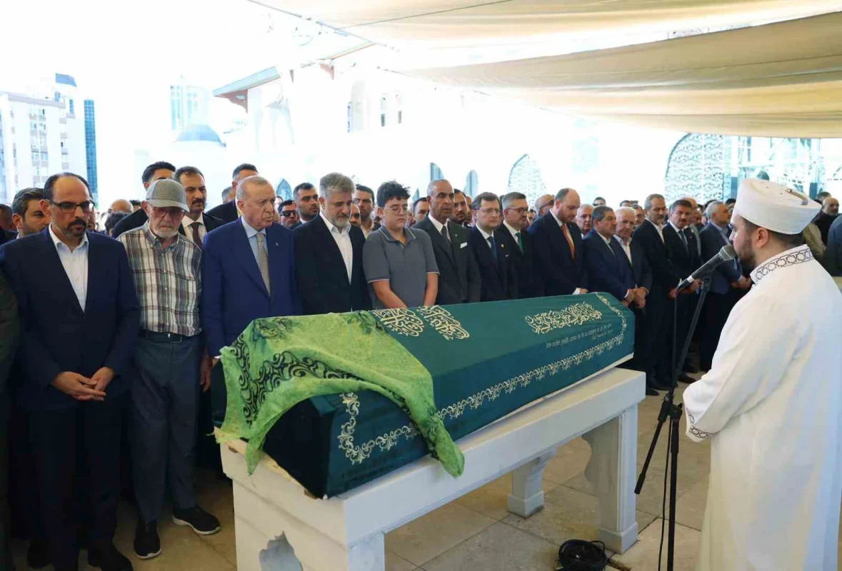 Erdoğan, Abdülkadir Emin Önen'in kızının cenazesine katıldı