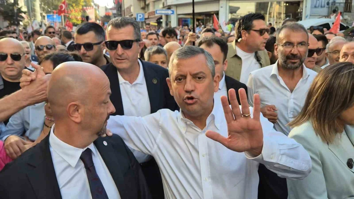 Özgür Özel Tekirdağ'da halka seslendi: "Hep beraber yürüyoruz"