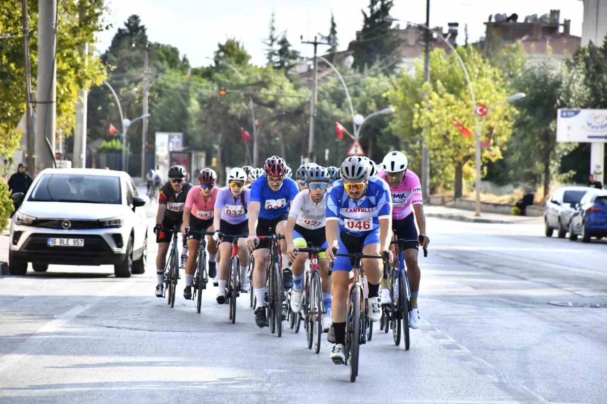 Yenişehir'de bisiklet yarışı nefes kesti: Gökhan Ulutaş birinci