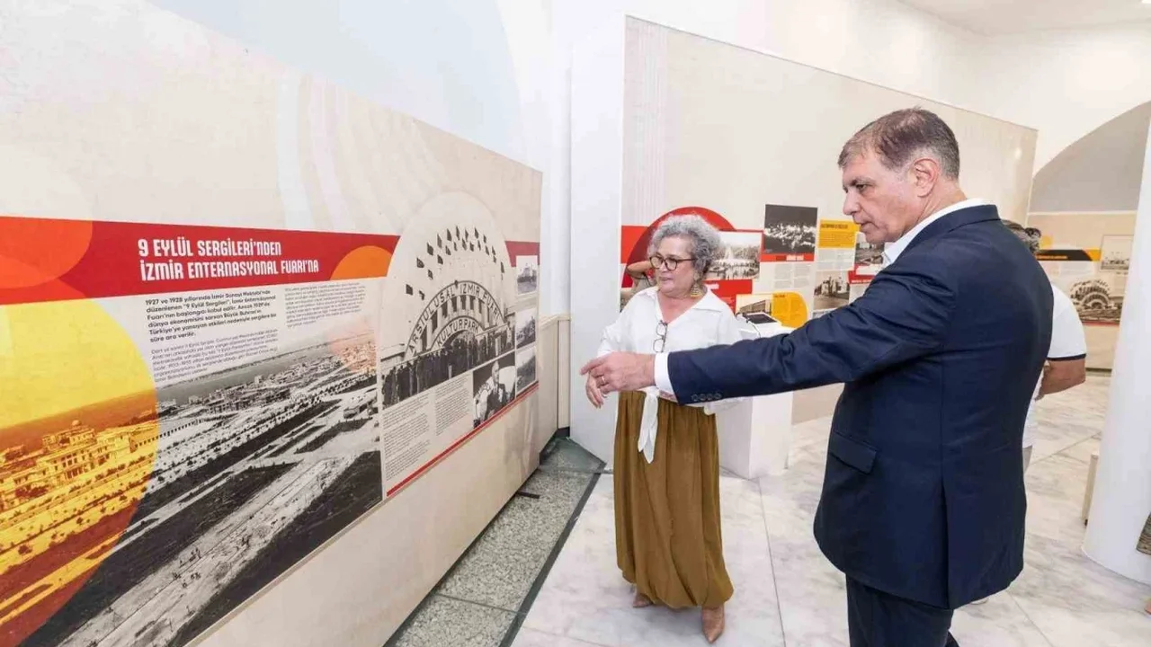 Kültürpark 90 Yaşında sergisi İzmir'de ziyaretçilere açıldı