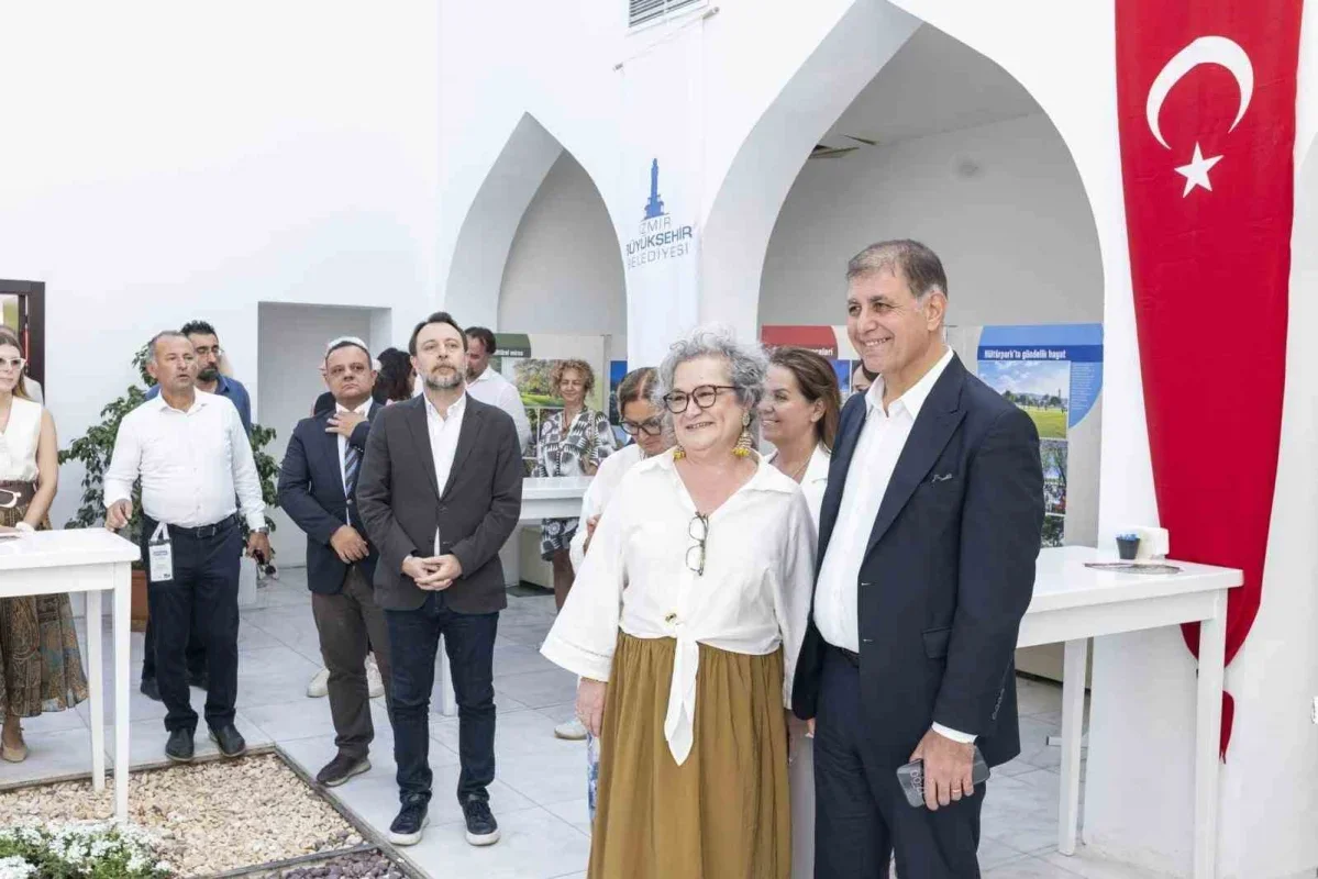 Kültürpark 90 Yaşında sergisi İzmir'de ziyaretçilere açıldı