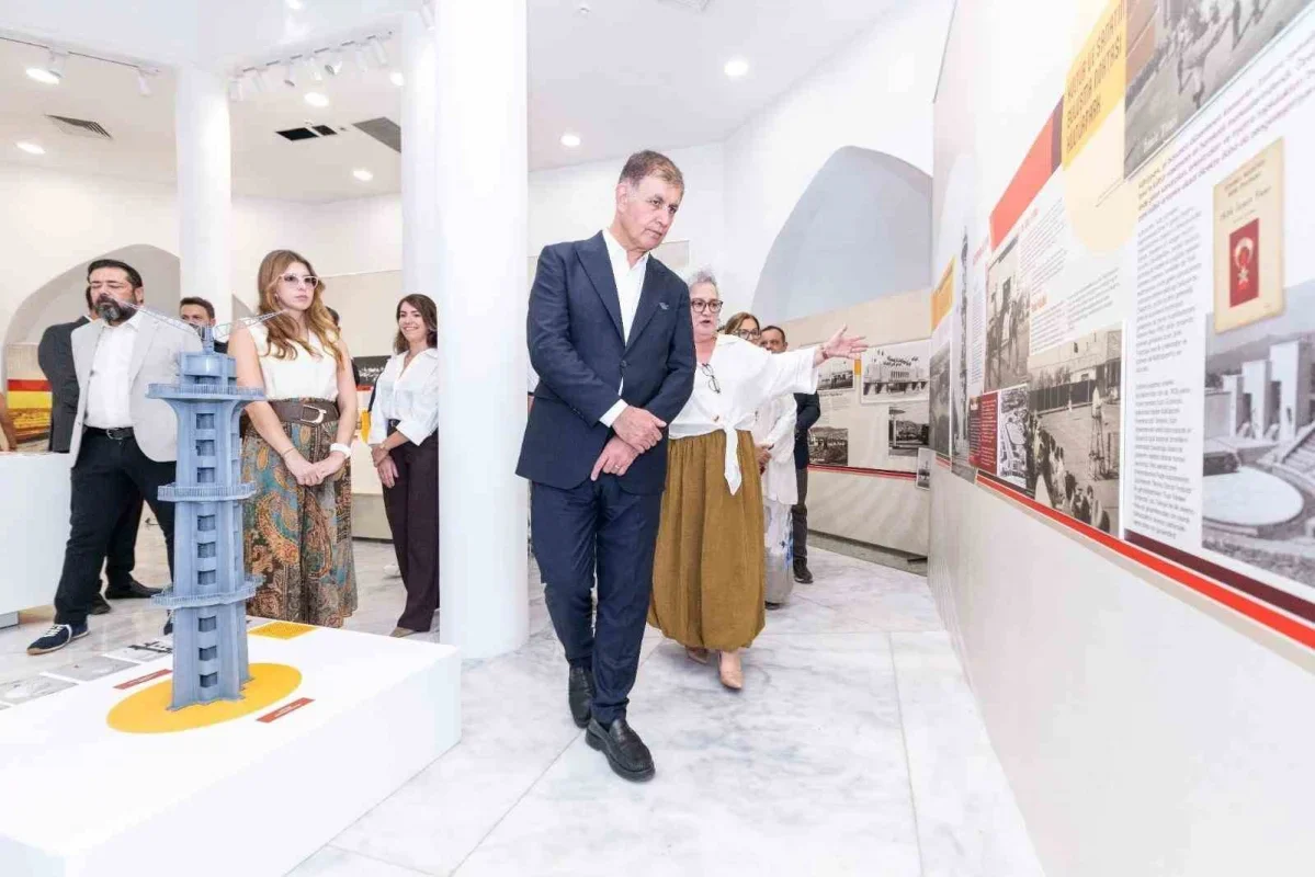 Kültürpark 90 Yaşında sergisi İzmir'de ziyaretçilere açıldı