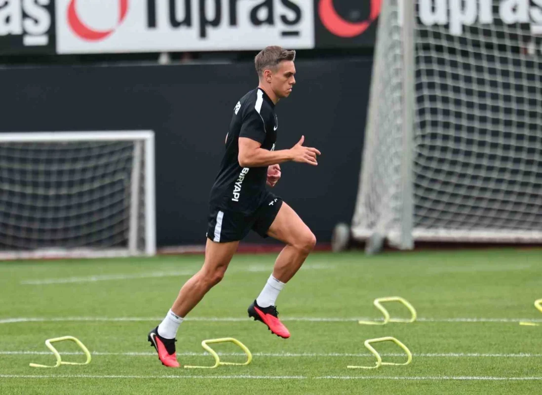 Beşiktaş transfer döneminde 10 oyuncu aldı, 16 isimle ayrıldı