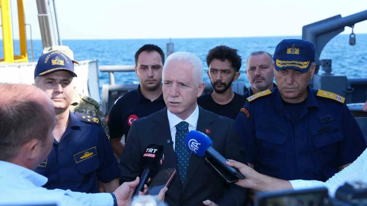 Silivri açıklarında gemi kazası: Vali Gül arama çalışmalarını inceledi