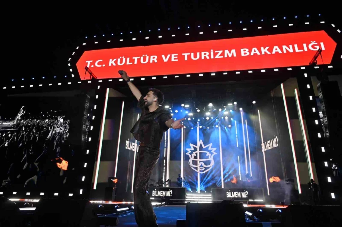 Çanakkale Kültür Yolu Festivali'nde Sefo sahneye çıktı