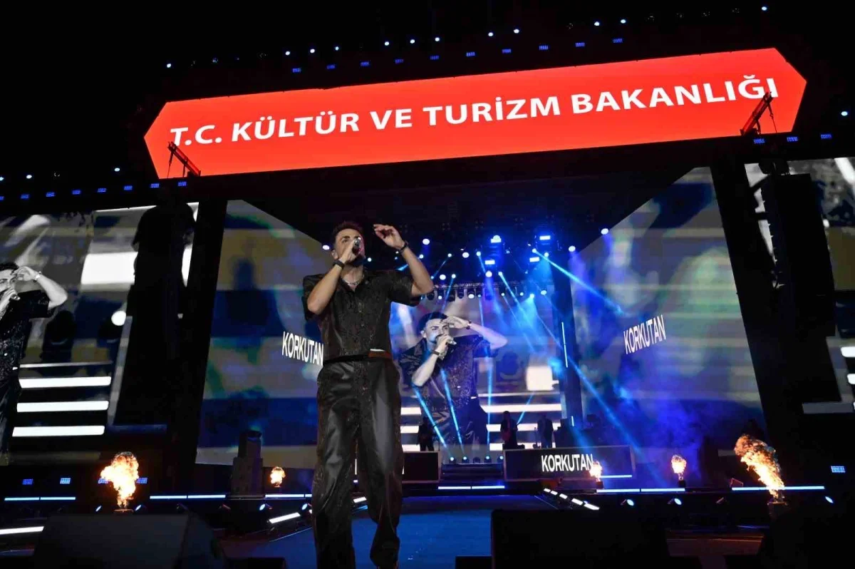 Çanakkale Kültür Yolu Festivali'nde Sefo sahneye çıktı