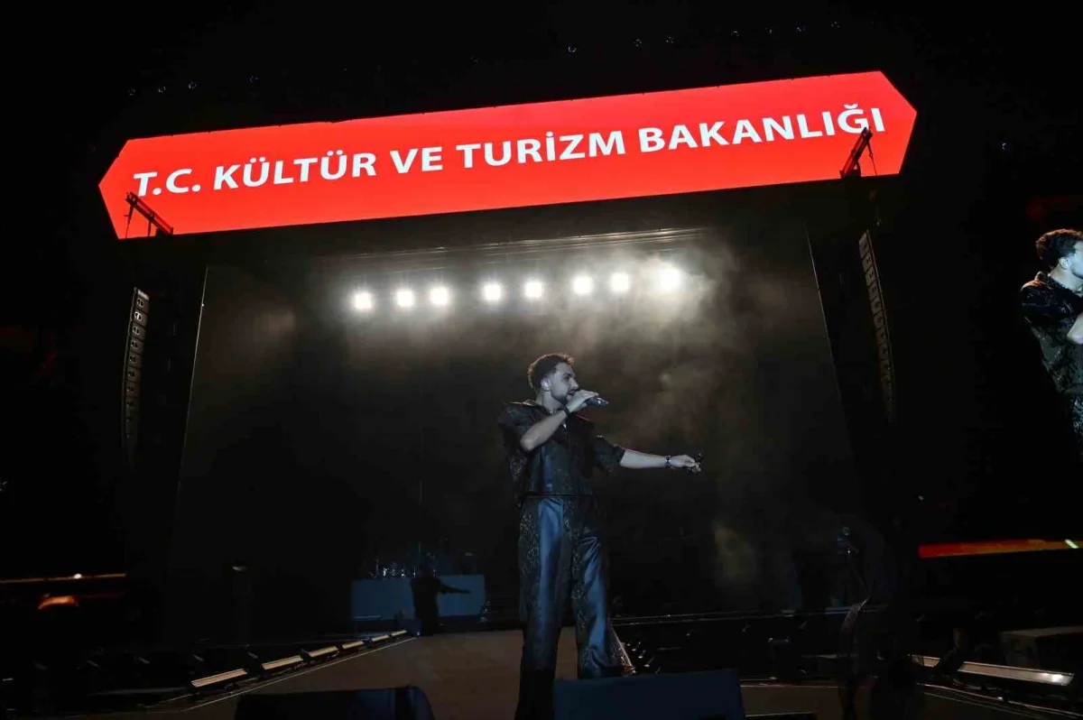 Çanakkale Kültür Yolu Festivali'nde Sefo sahneye çıktı