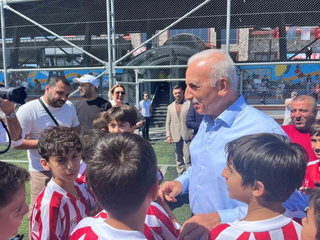 Ümraniye'de Minik Kramponlar Zafer Kupası'nda ter döktü