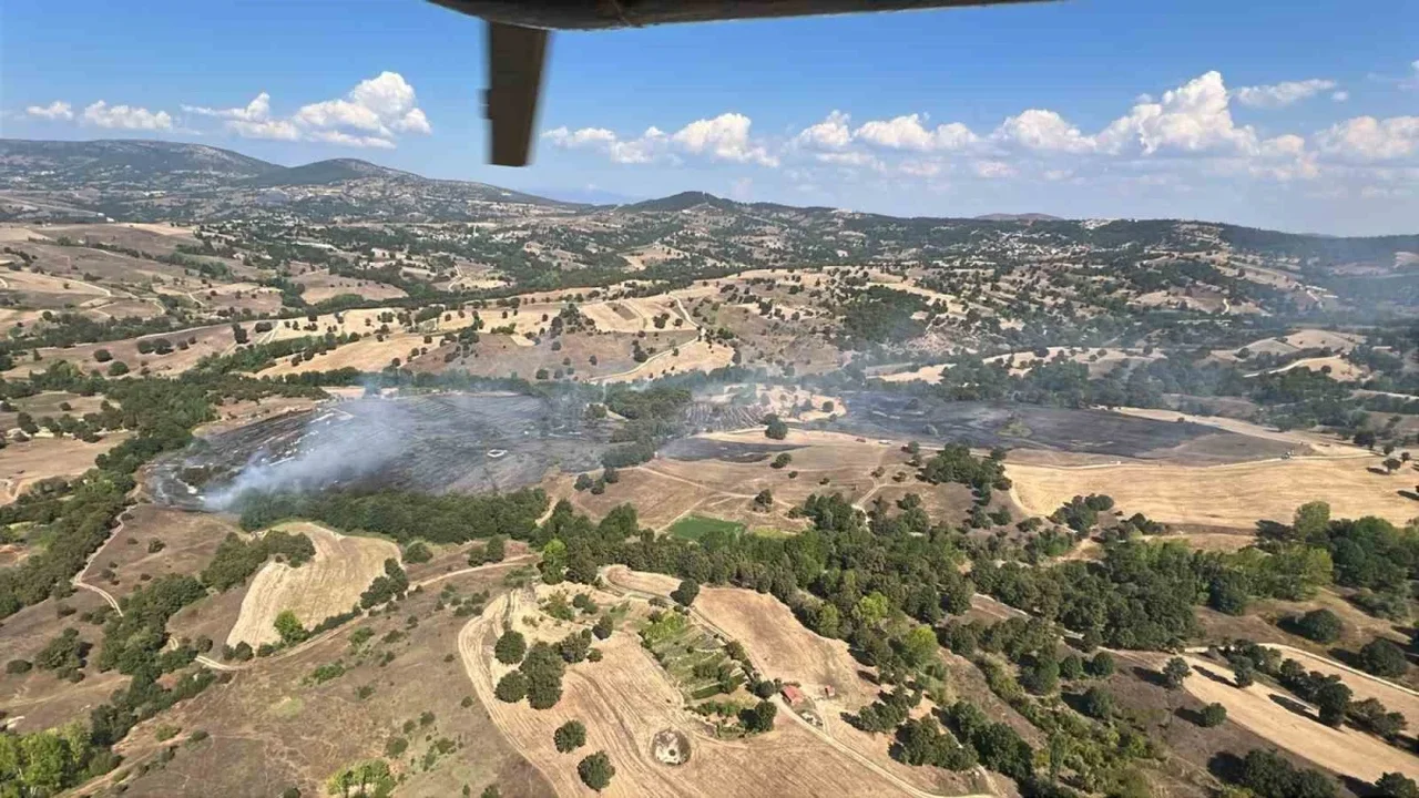 Bursa Büyükorhan'da yangın 4 helikopterle kontrol altına alındı