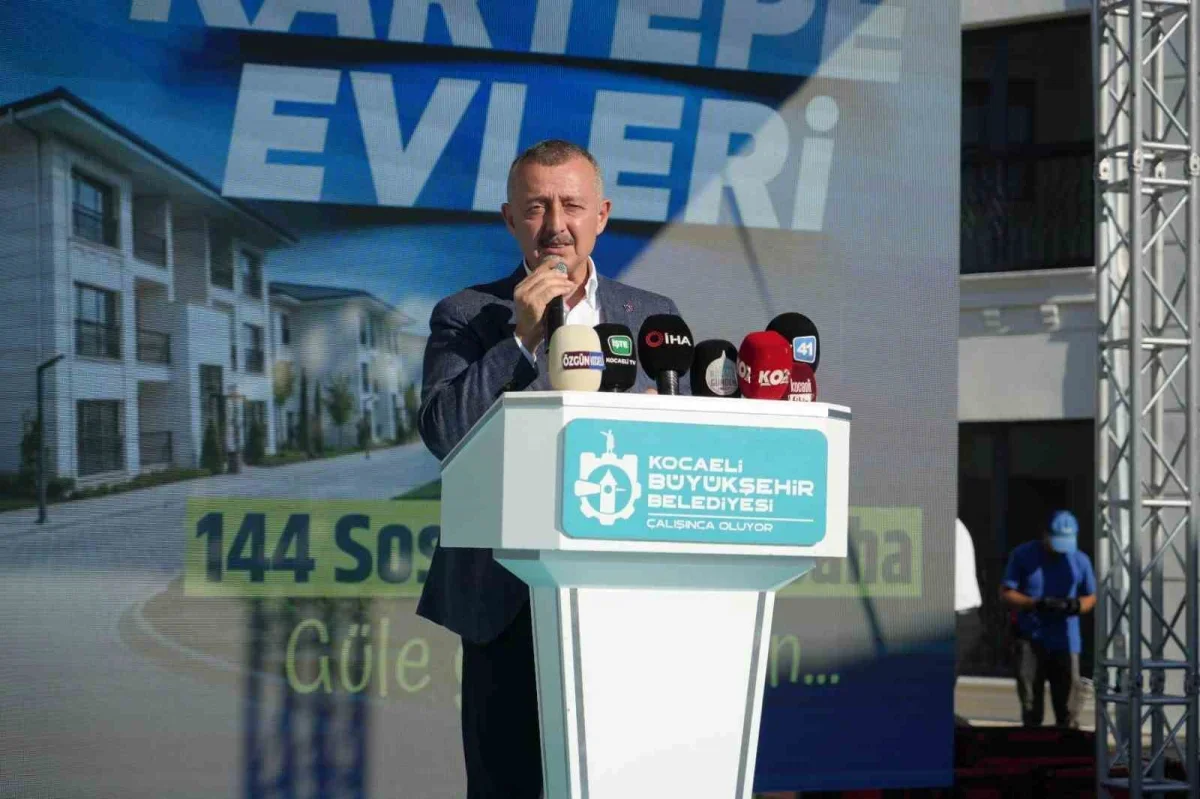 Kartepe Kent Konut Evleri'nde 144 hak sahibine anahtar teslimi