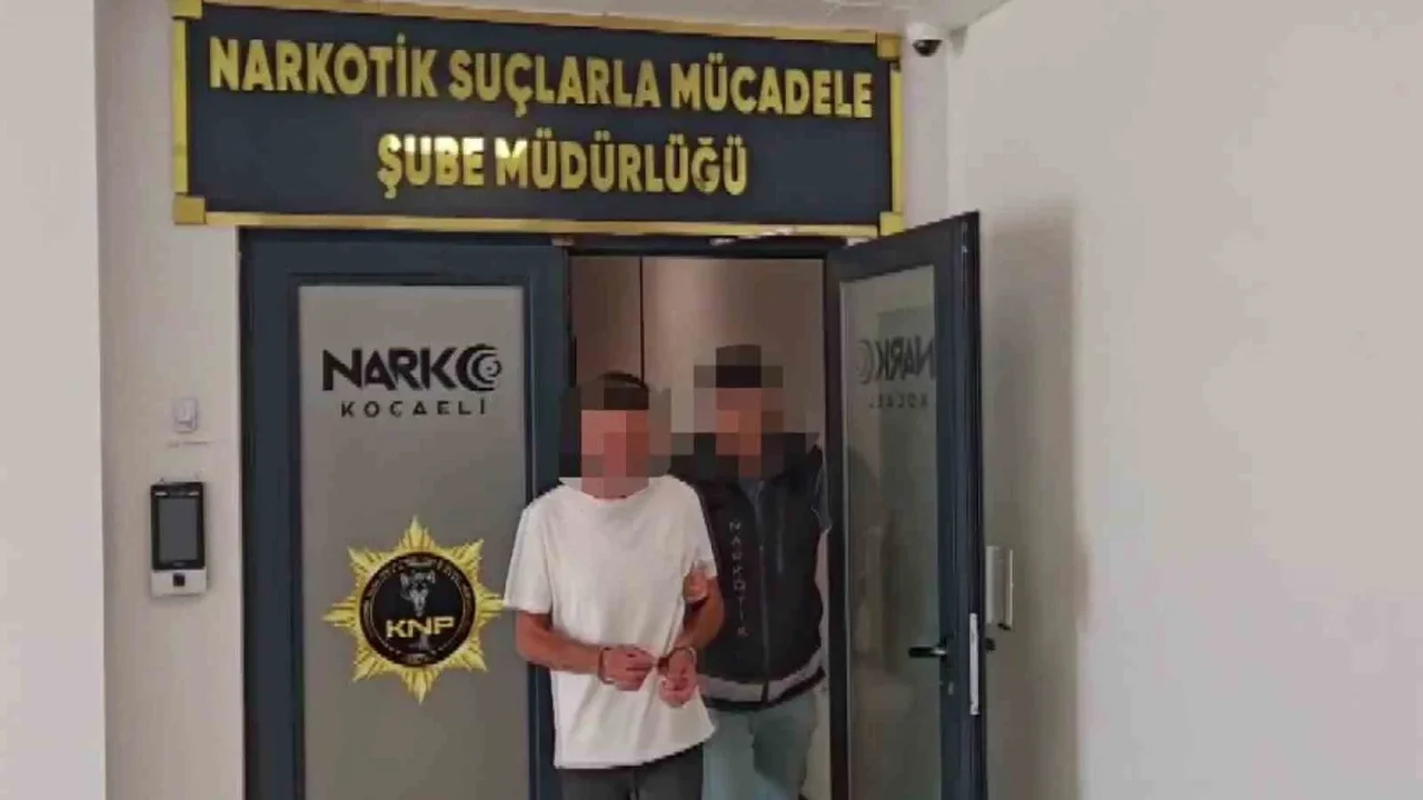 Kocaeli'de fırının alt bölümünden uyuşturucu ve 65 bin lira çıktı