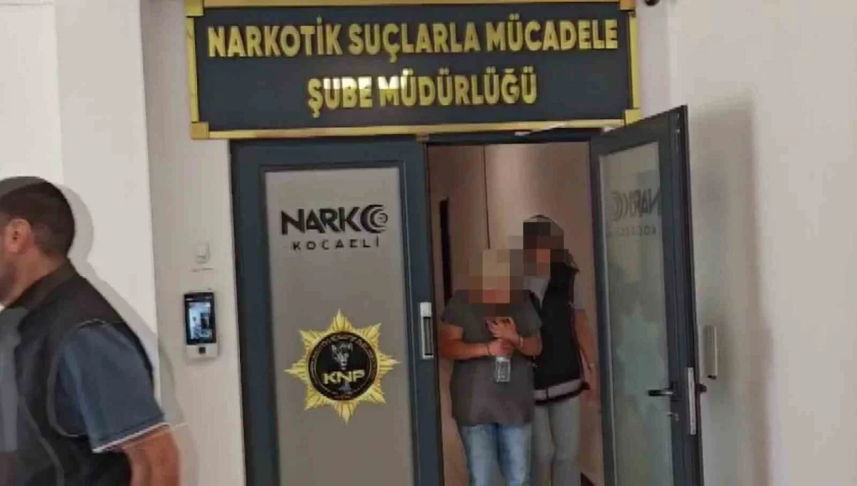 Kocaeli'de fırının alt bölümünden uyuşturucu ve 65 bin lira çıktı