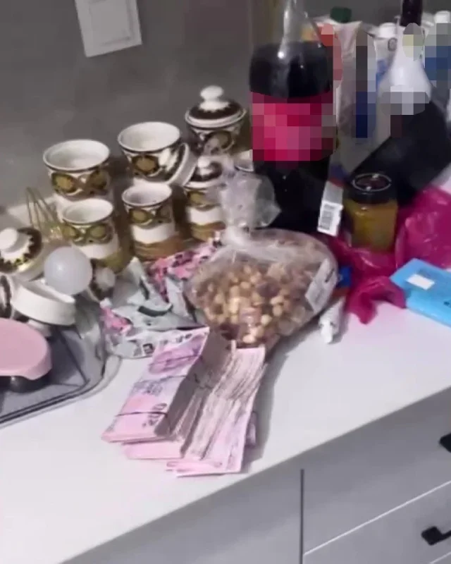 Kocaeli'de fırının alt bölümünden uyuşturucu ve 65 bin lira çıktı