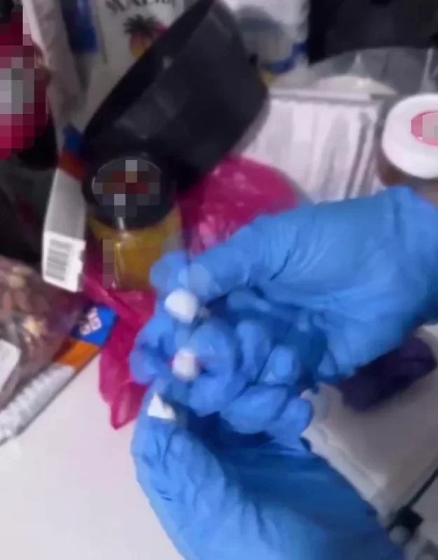 Kocaeli'de fırının alt bölümünden uyuşturucu ve 65 bin lira çıktı