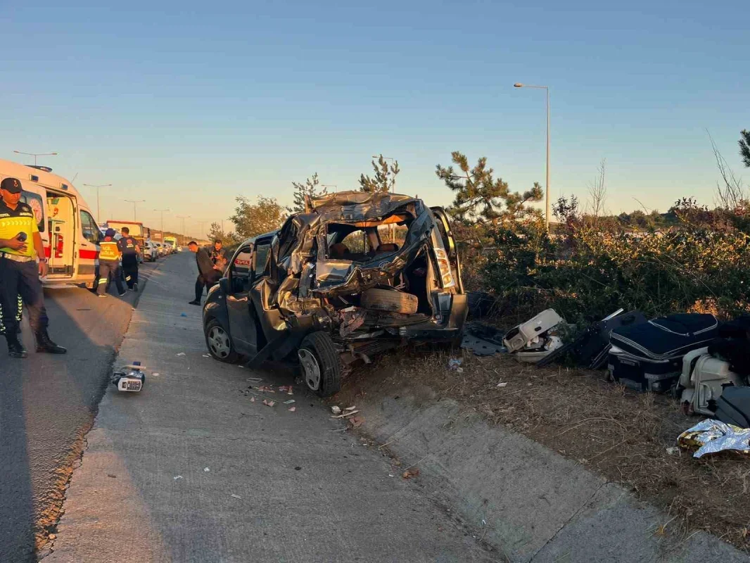 Kuzey Marmara Otoyolu'nda tır hafif ticari araca çarptı: 6 yaralı