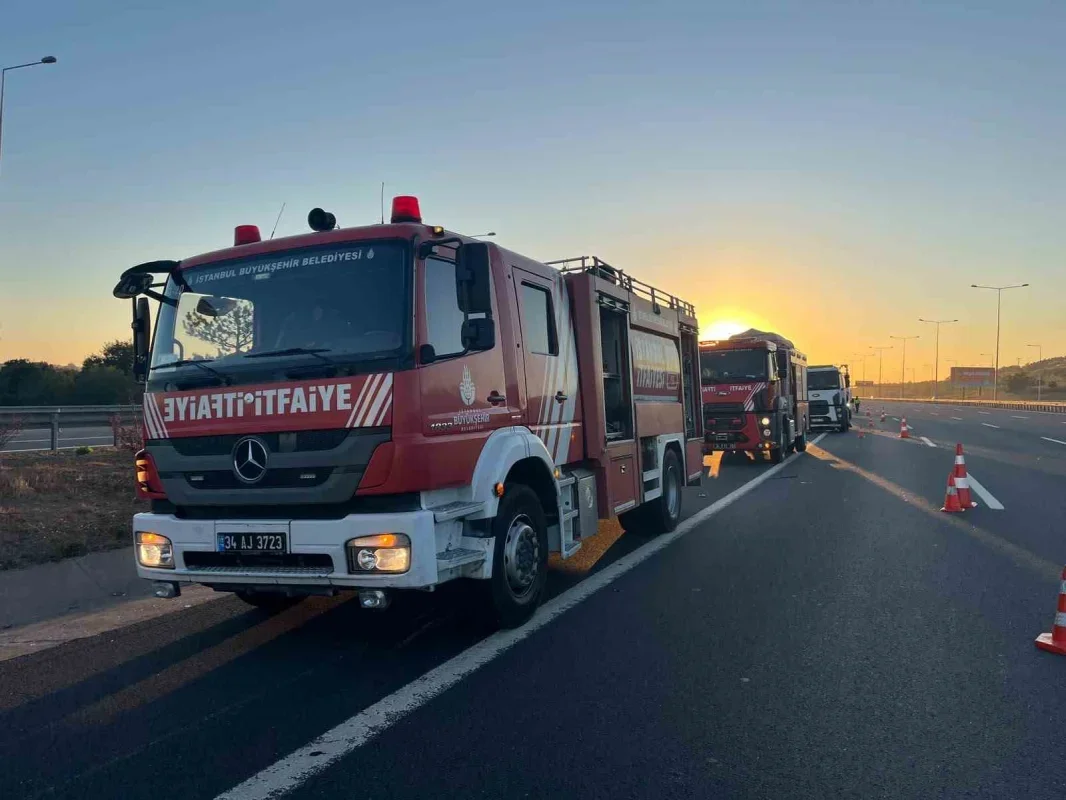 Kuzey Marmara Otoyolu'nda tır hafif ticari araca çarptı: 6 yaralı