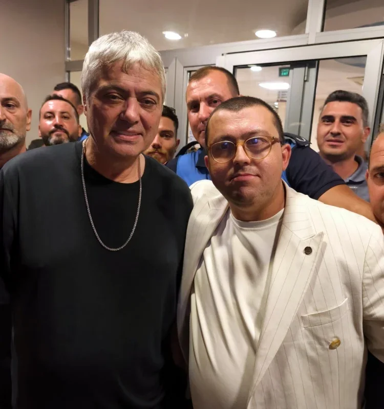 Cengiz Kurtoğlu, Yenişehir'de Altın Biber Festivali'nde sahne aldı