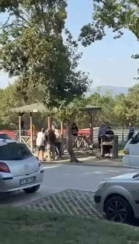 Cumalıkızık Kent Parkı'nda iki aile arasında kavga çıktı
