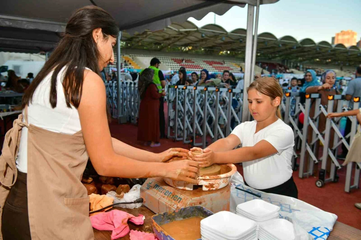 Esenyurt Belediyesi 1071 çocuk için sünnet şöleni düzenledi