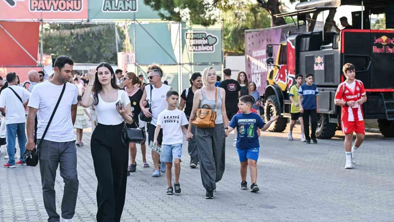 İzmir Enternasyonal Fuarı'nda kültür, sanat ve eğlence