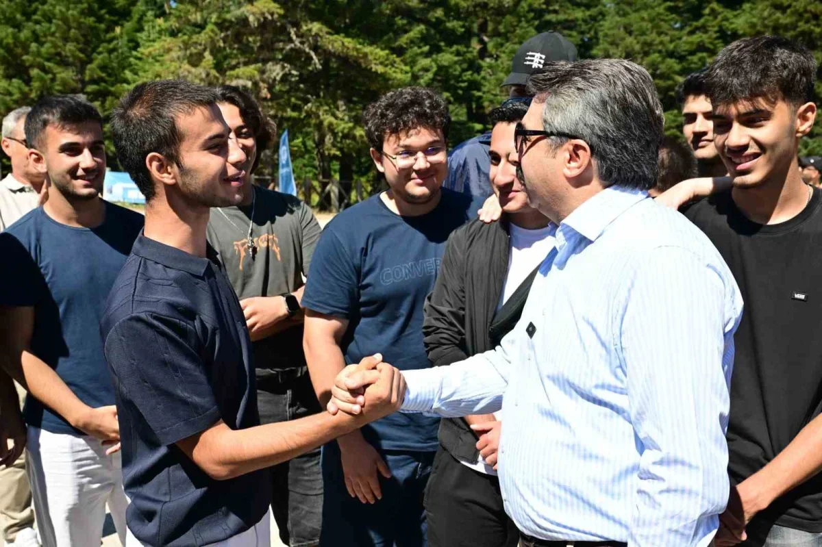 Yıldırım Belediyesi, YKS'yi kazanan gençleri Uludağ'da ağırladı