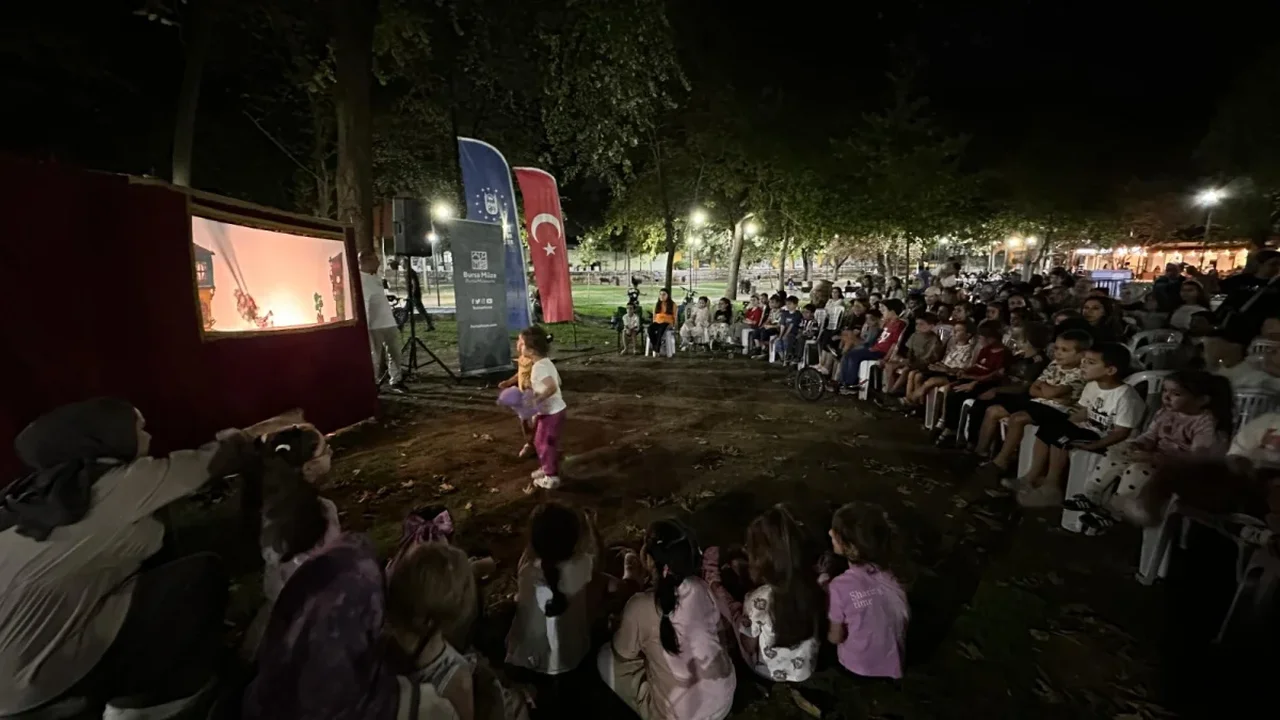 Bursa'da 2'nci Kukla ve Karagöz Buluşması 7 noktada yapıldı