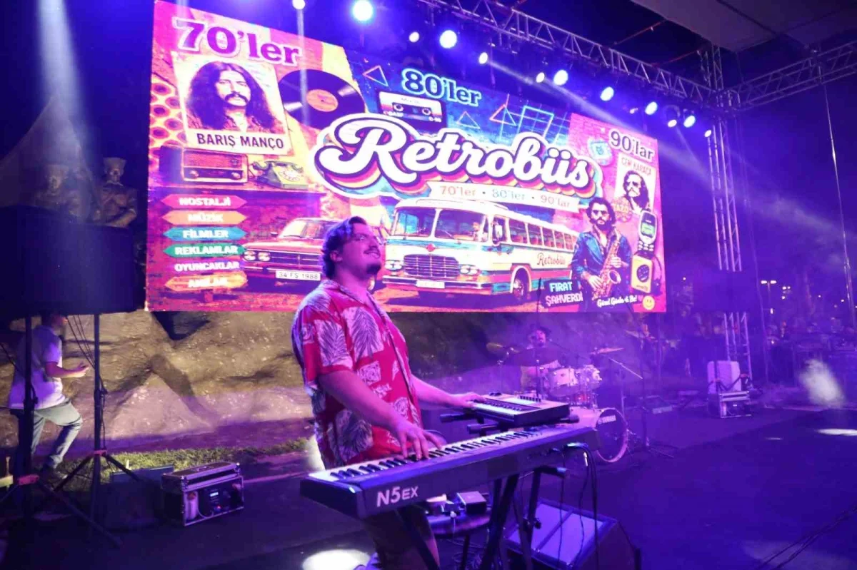 İnegöl Gastronomi Festivali'nde Retrobüs konseri coşku kattı