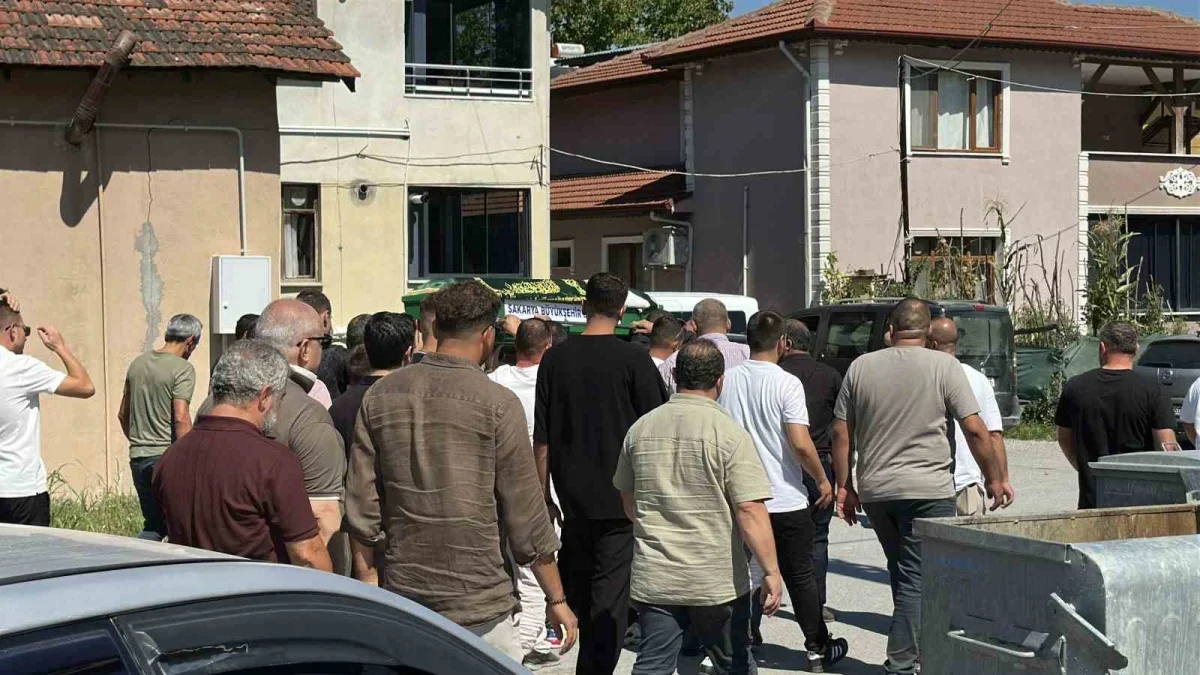 Sığ suya atlayan 3 çocuk babası Arif Erman Sapanca'da defnedildi