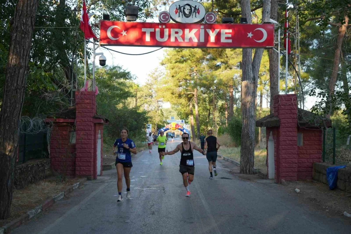 Edirne Maratonu'nda 1071 sporcu Selimiye'de koştu