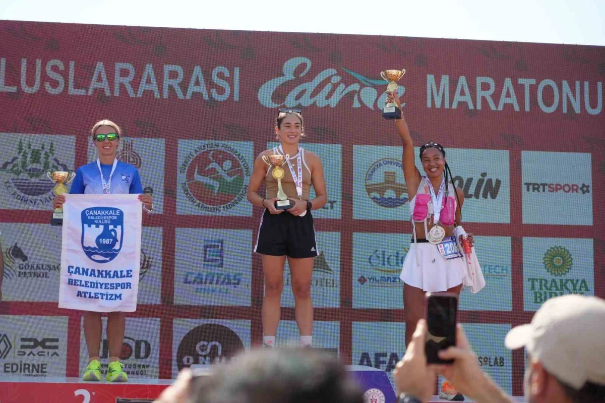 Edirne Maratonu'nda 1071 sporcu Selimiye'de koştu