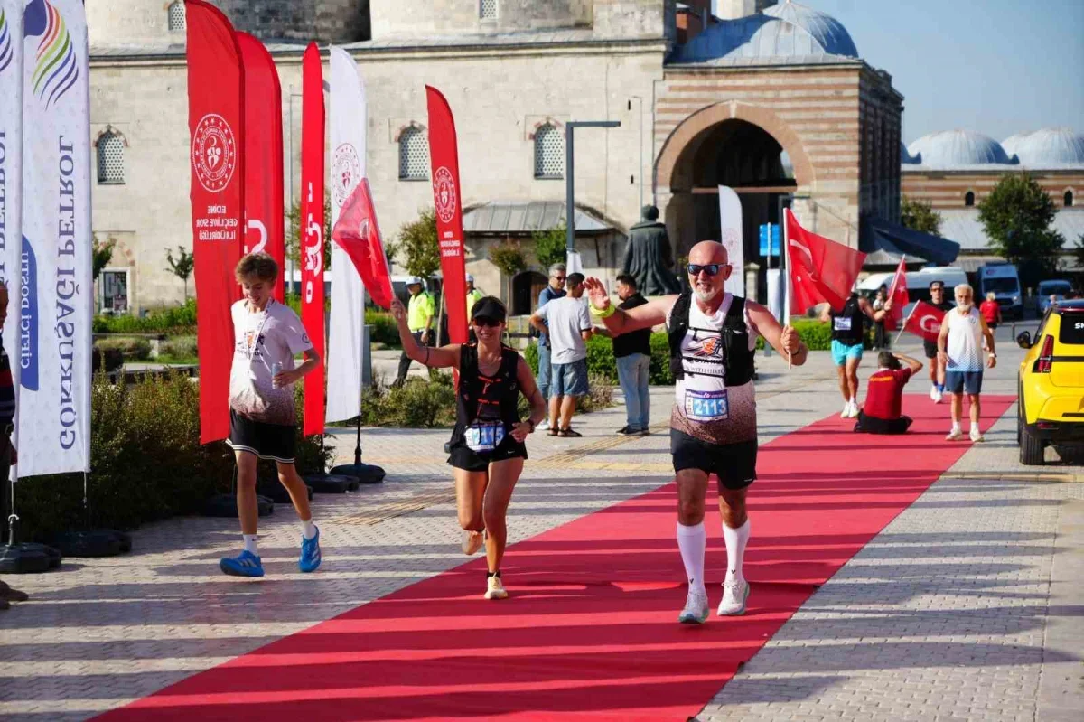 Edirne Maratonu'nda 1071 sporcu Selimiye'de koştu