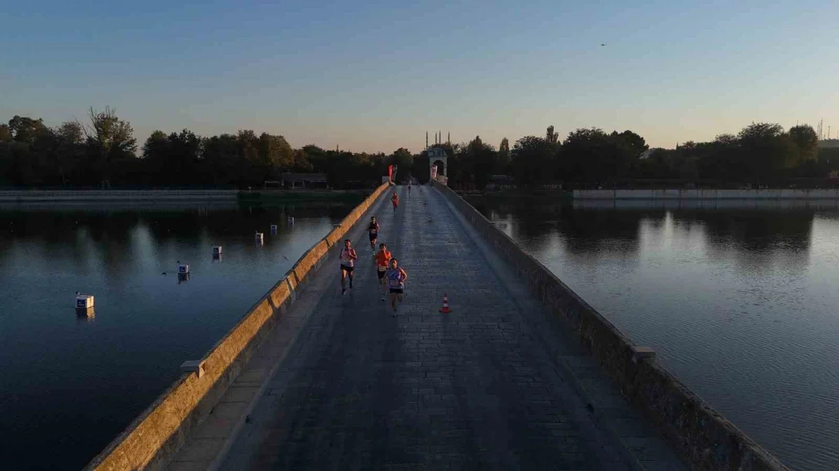 Edirne Maratonu'nda 1071 sporcu Selimiye'de koştu