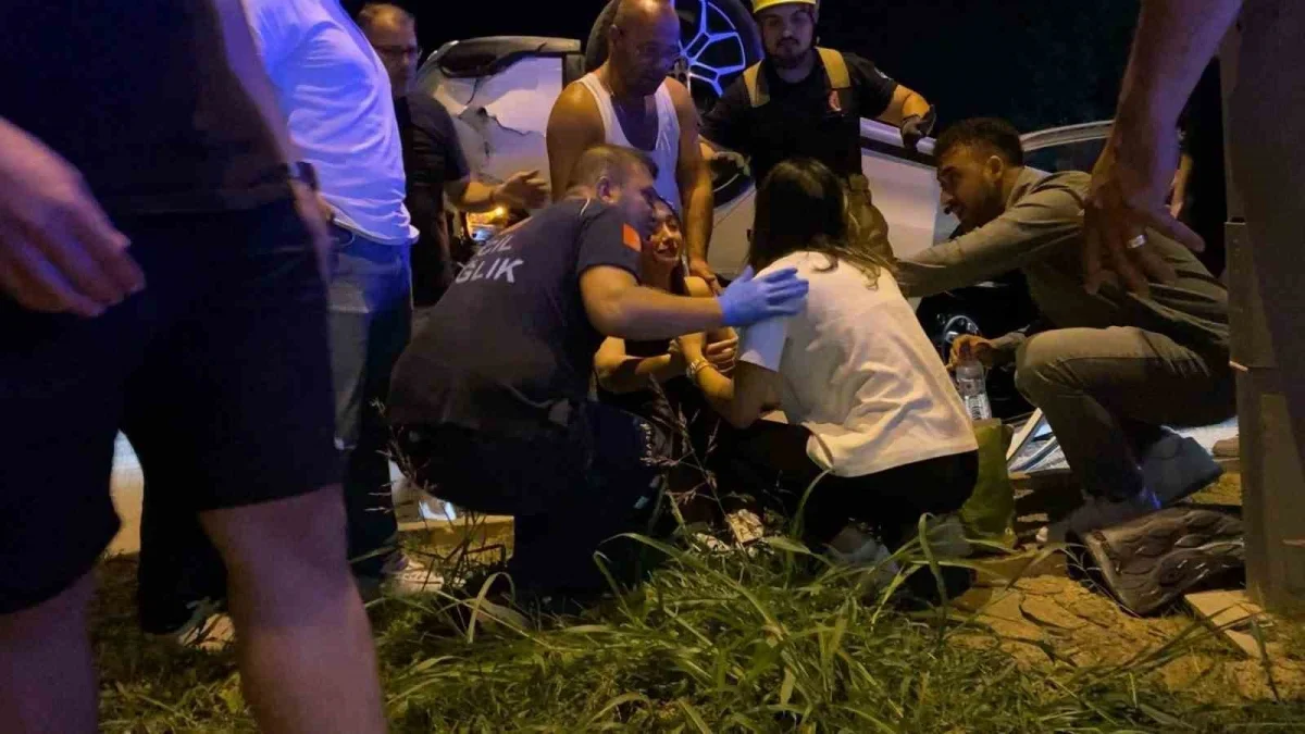 İnegöl'de kamyonetle çarpışan otomobil takla attı: 2 yaralı